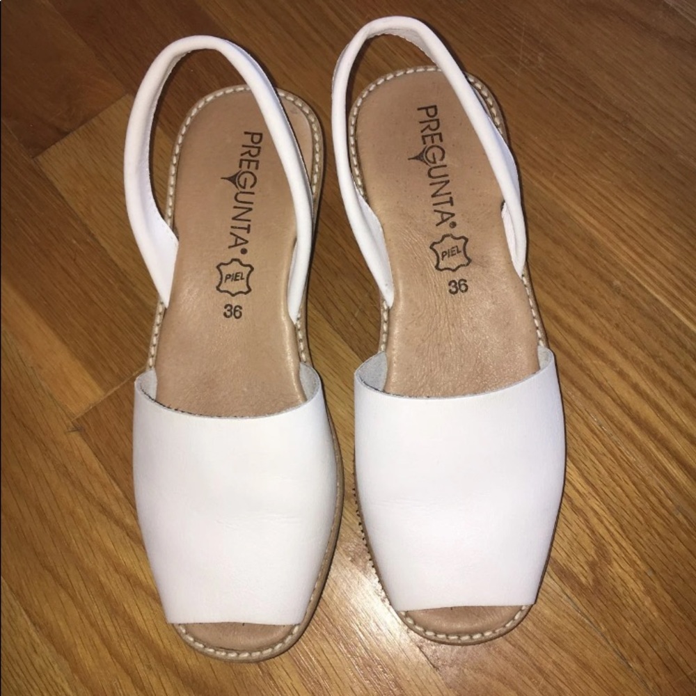 NEW Authentic white Italian leather sandal